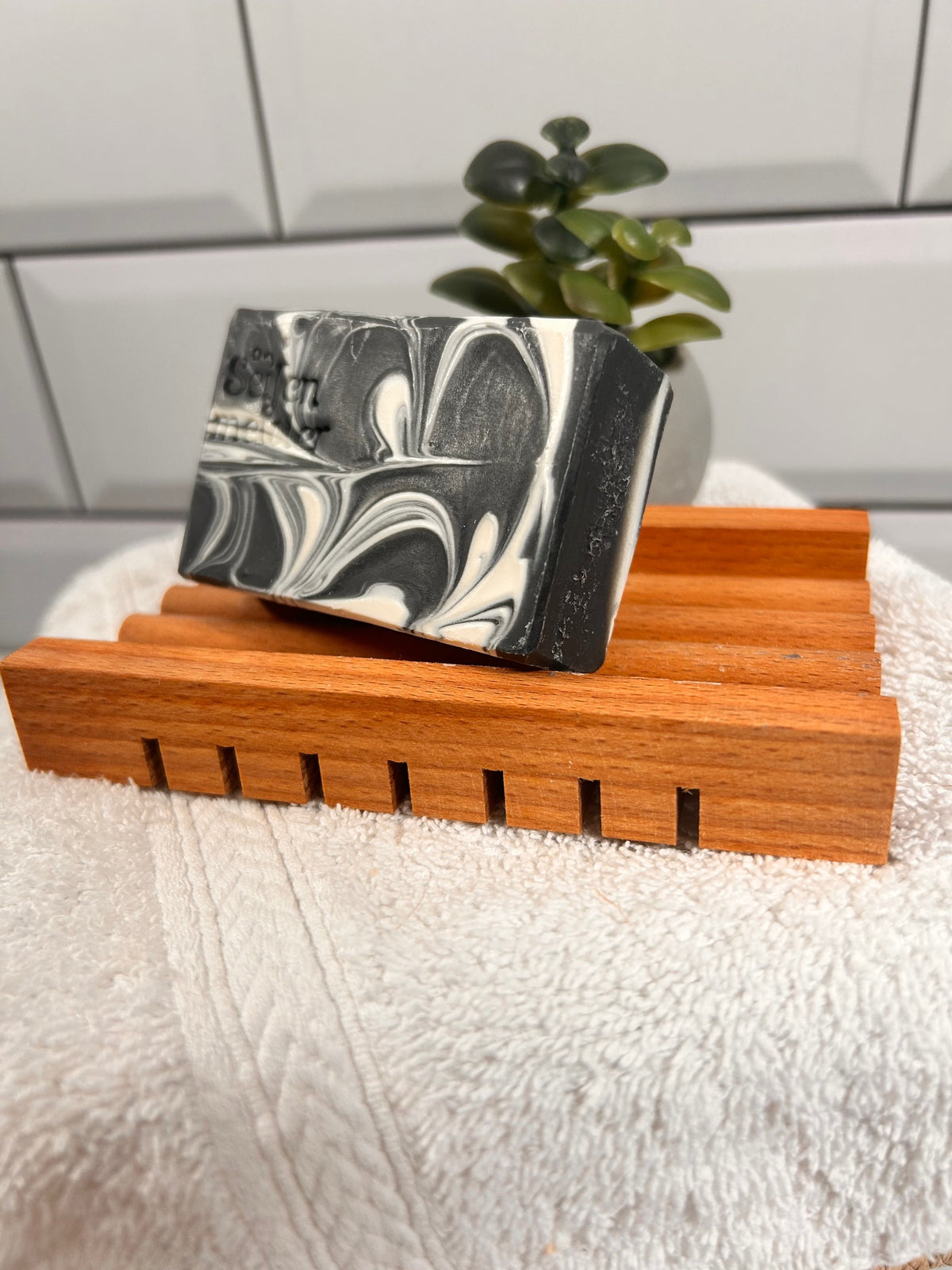 Herbe Duftseife aus Sheabutter "Blackwood" Sonderedition